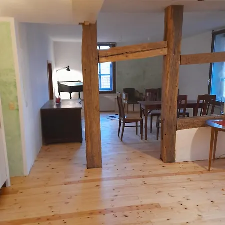 Grosse In Einzigartigem Historischen Gebaeude *