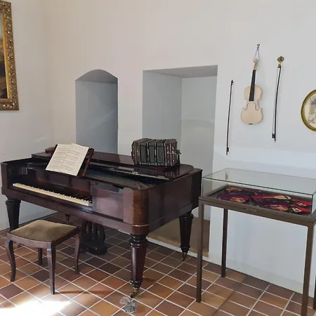 Grosse 160qm In Einzigartigem Historischen 700 Jahre Altem Gebaeude Apartamento