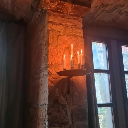 Grosse 160qm In Einzigartigem Historischen 700 Jahre Altem Gebaeude